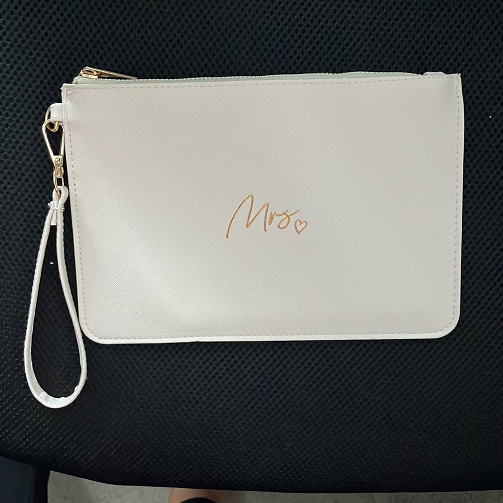mrs wristlet